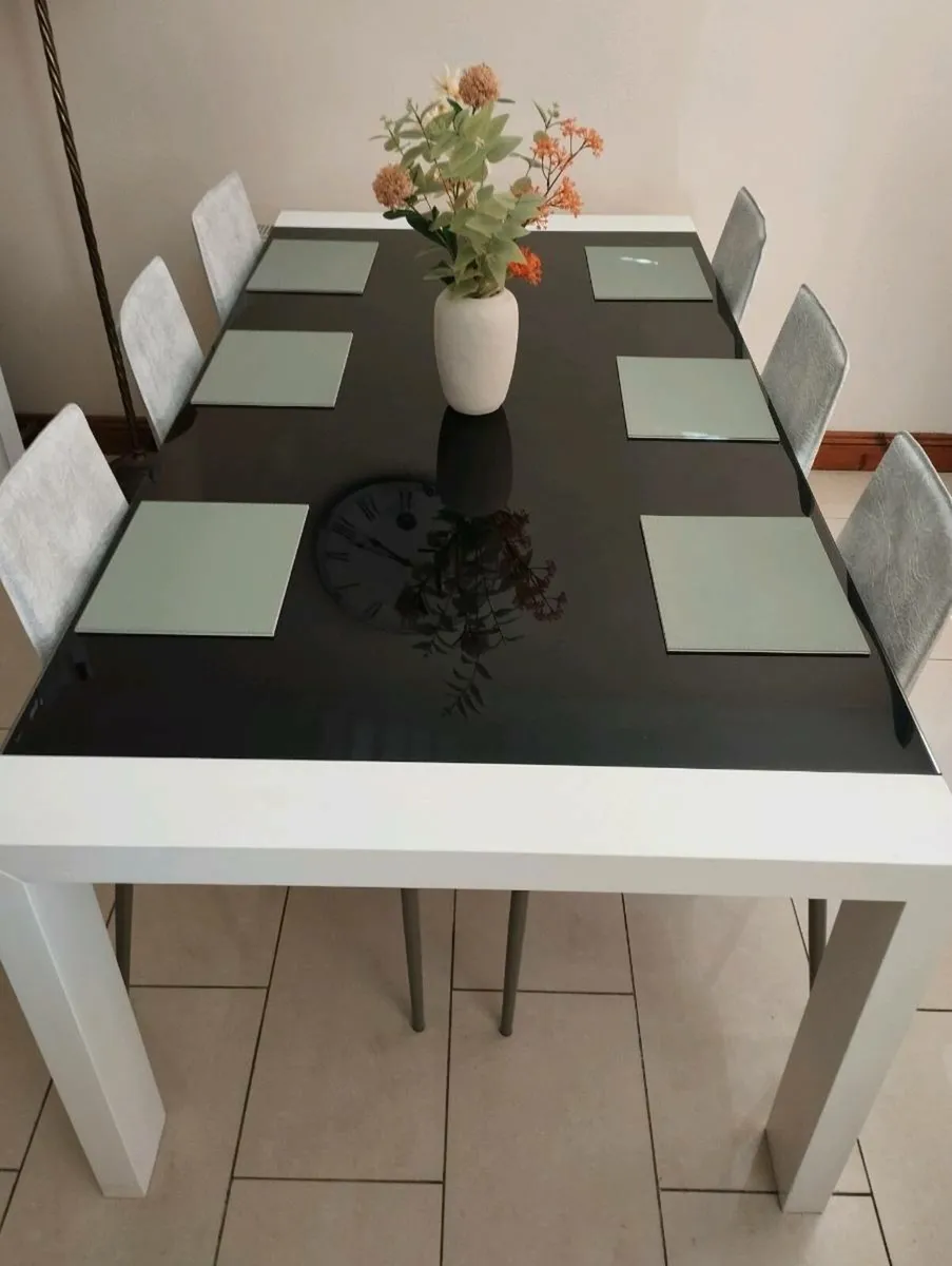 Calligaris dining table and 6 chairs - Image 3