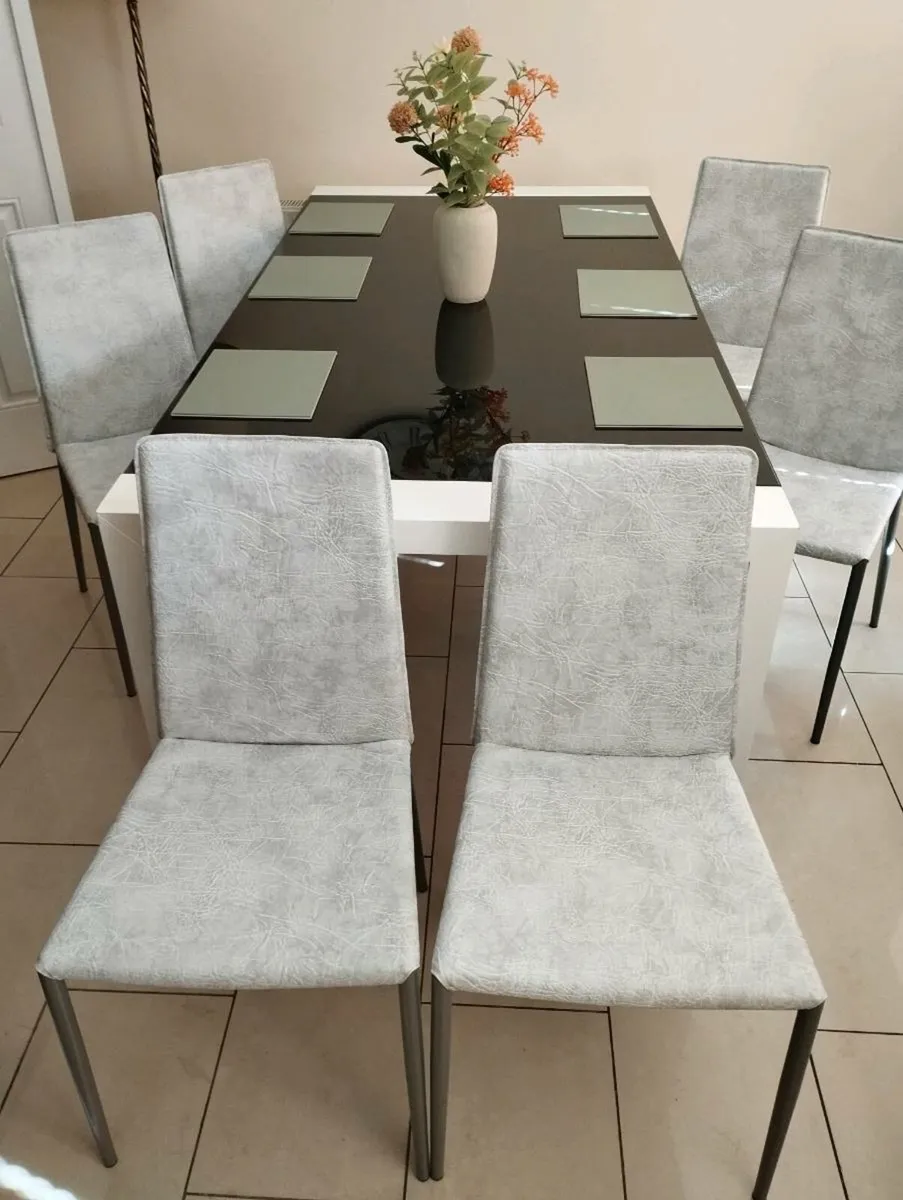 Calligaris dining table and 6 chairs - Image 4