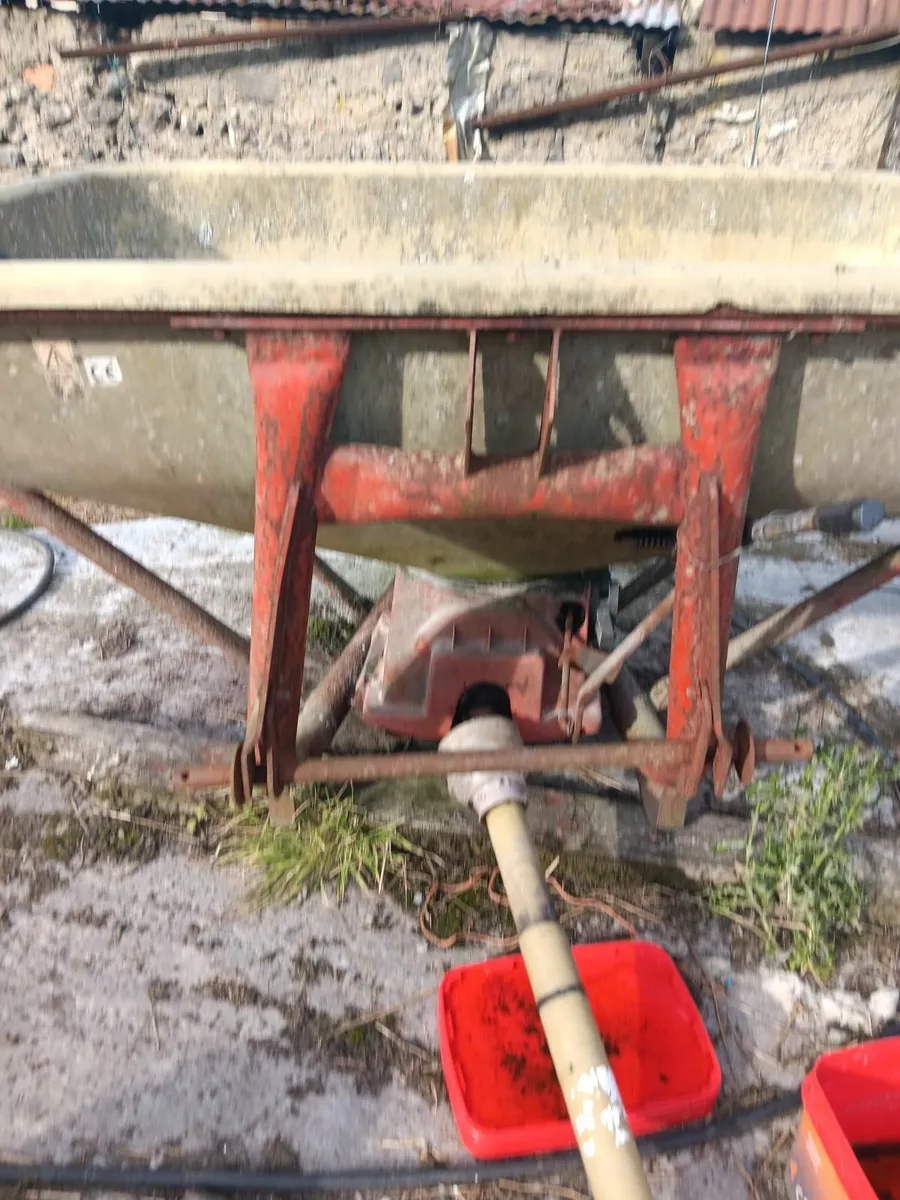 Fertiliser spinner - Image 1