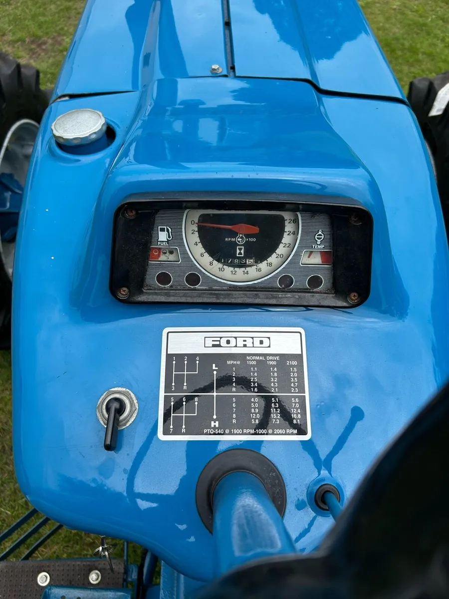 Ford 4600 4wD - Image 4
