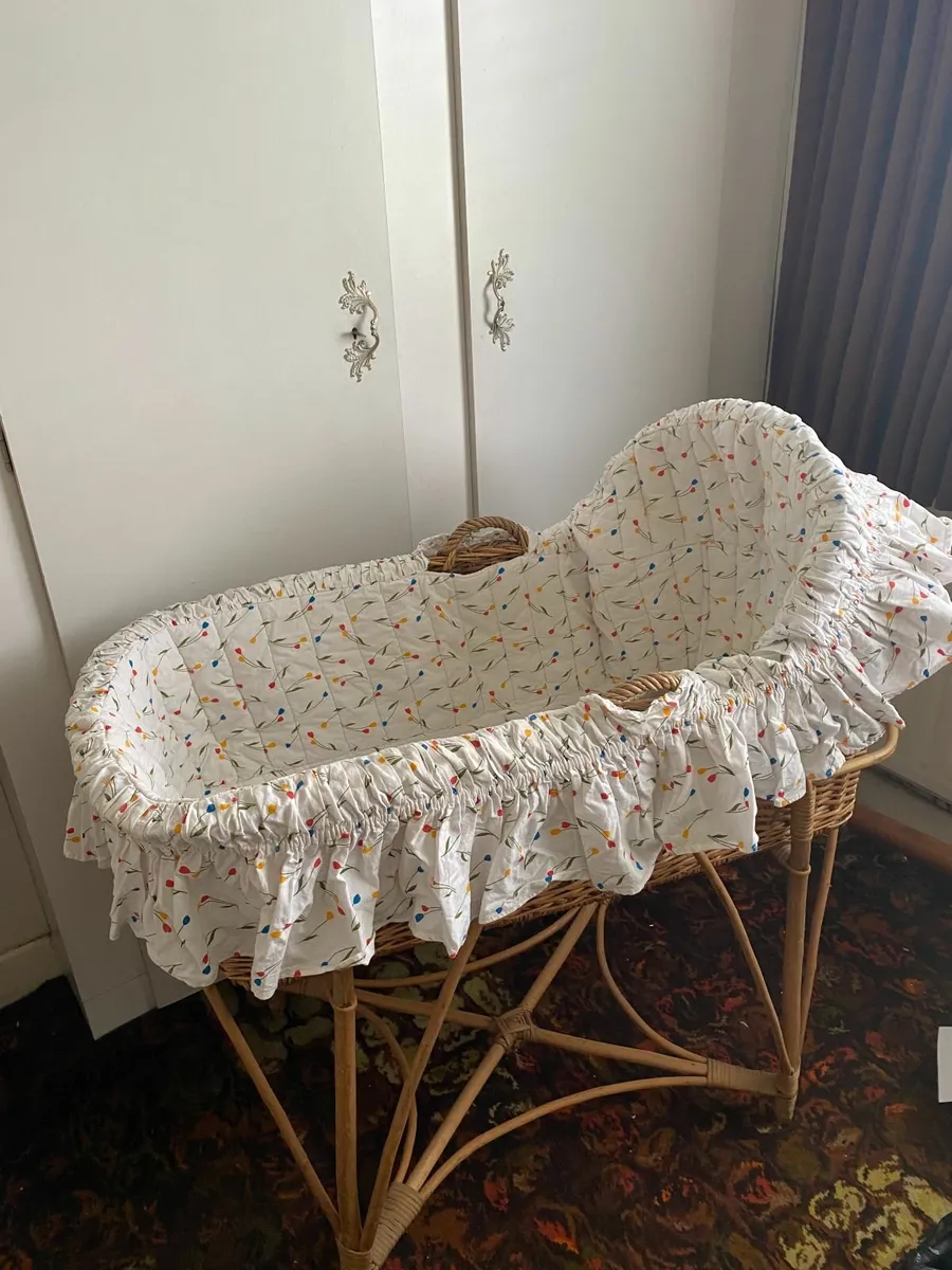 Large Wicker Moses Basket with handles - Image 4