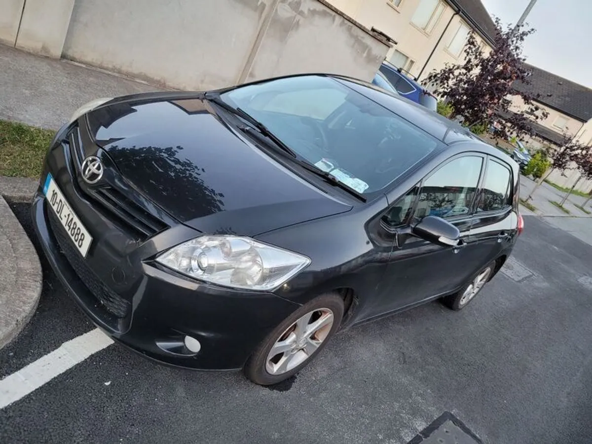 Automatic Toyota Auris - Image 1