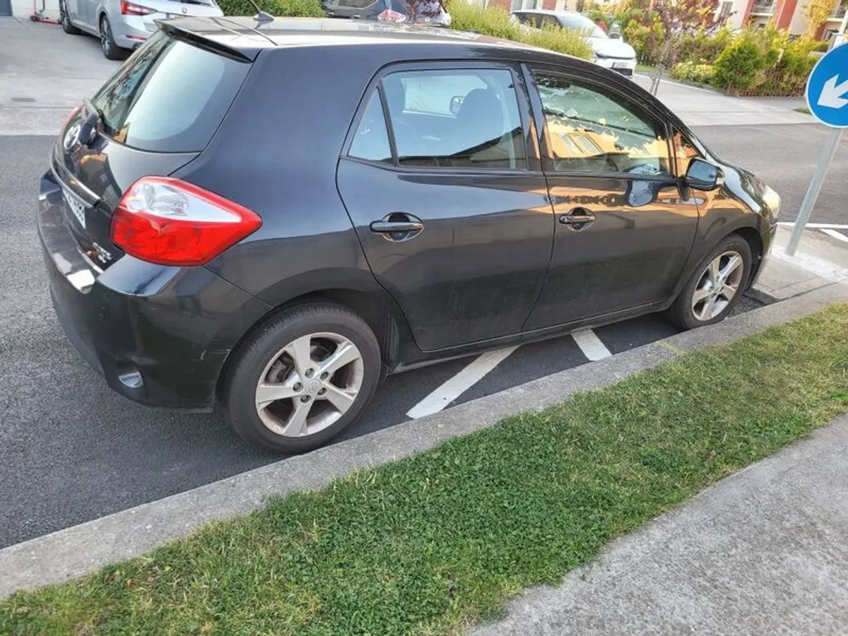 Automatic Toyota Auris - Image 4