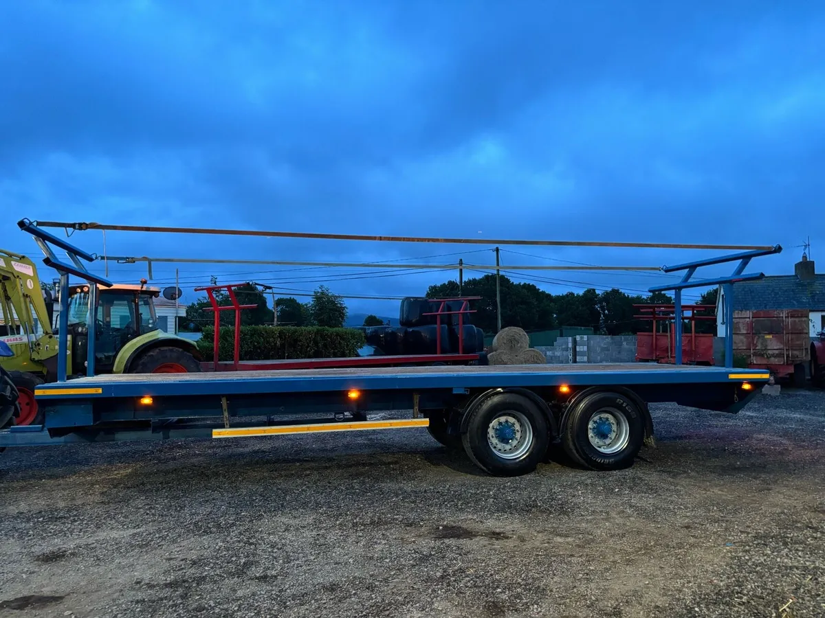 Bale trailer - Image 1