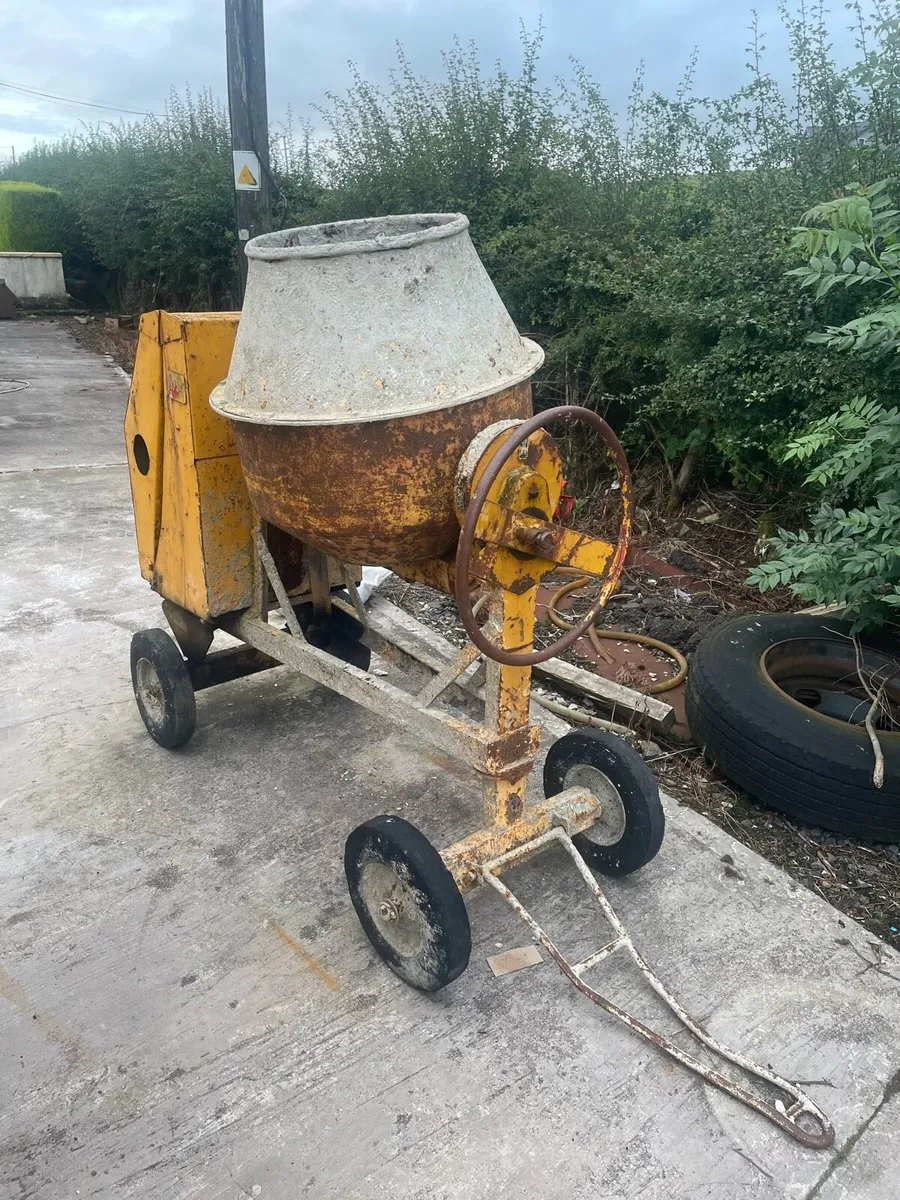 Lister diesel engine cement mixer - Image 1