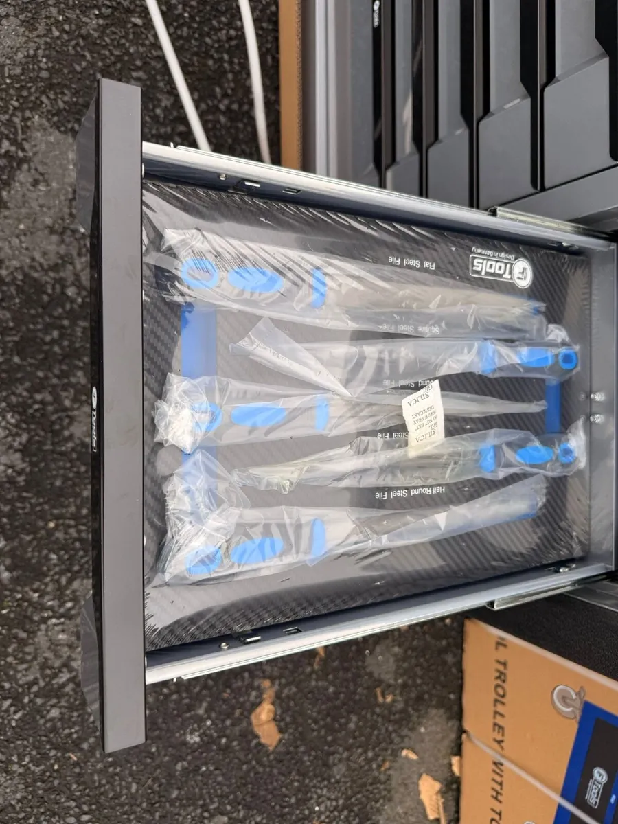 Brand new 12 drawer heavy duty tool chest - Image 1