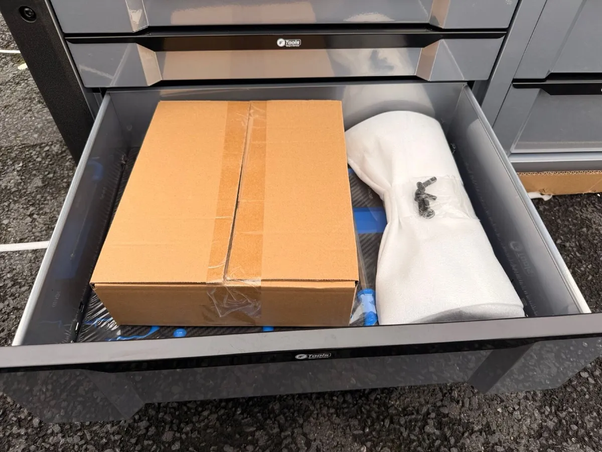 Brand new 12 drawer heavy duty tool chest - Image 3