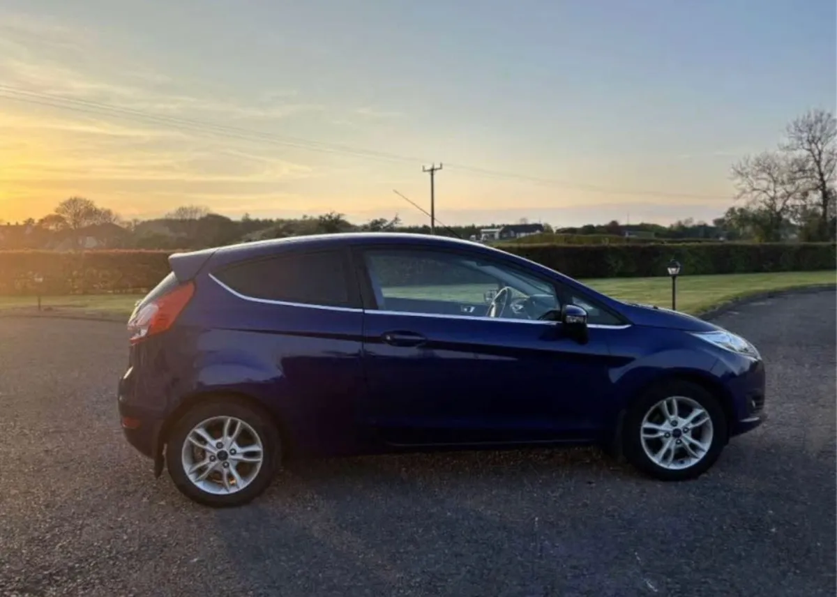 Ford Fiesta 2015 - Image 2