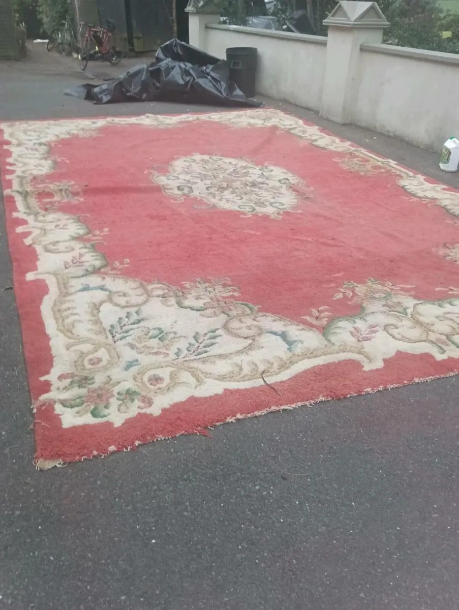 Beautiful vintage old 11/18 ft RUG.as is - Image 1