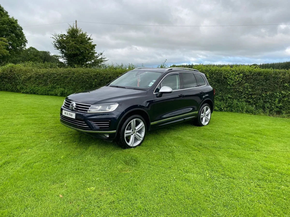 2018 Volkswagen Touareg R-line Low Kms - Image 2