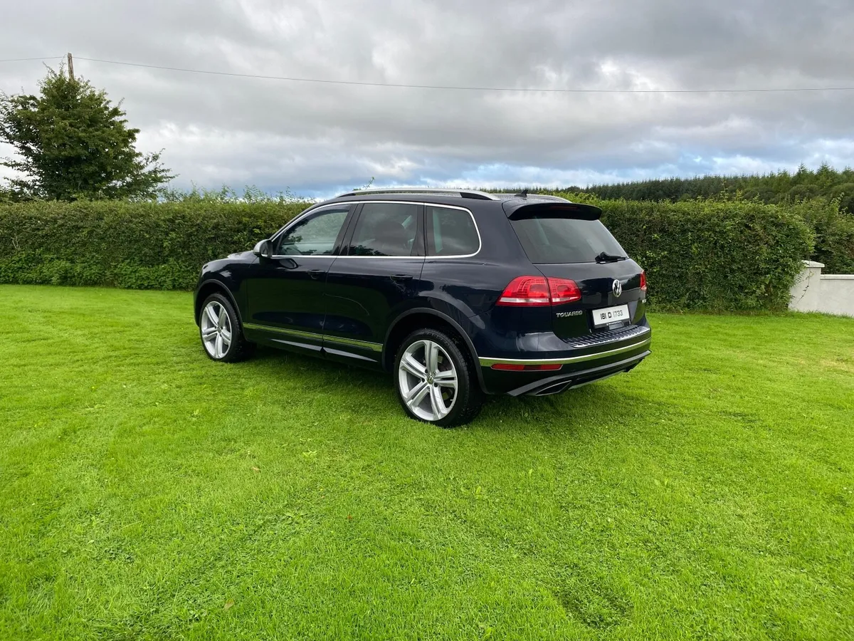 2018 Volkswagen Touareg R-line Low Kms - Image 3