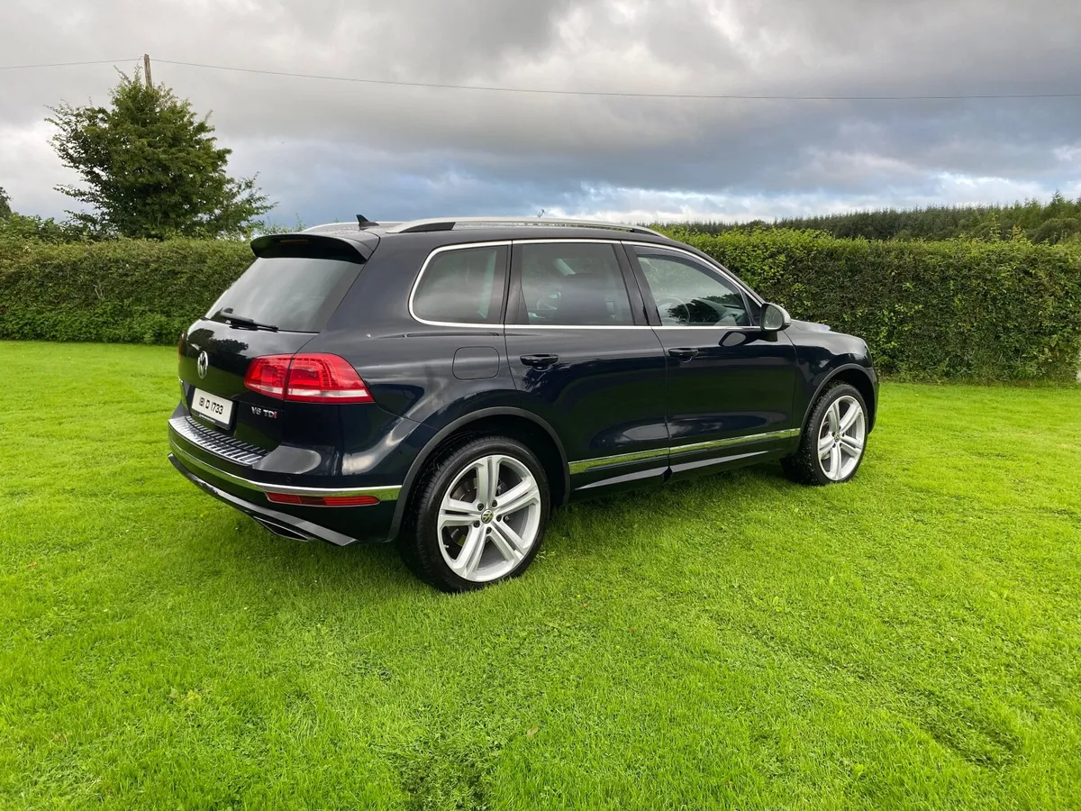 2018 Volkswagen Touareg R-line Low Kms - Image 4