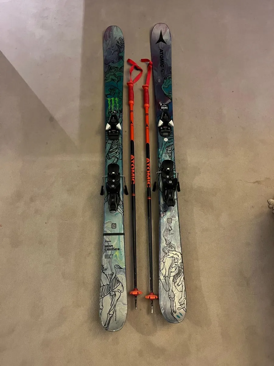 Skis - Image 1