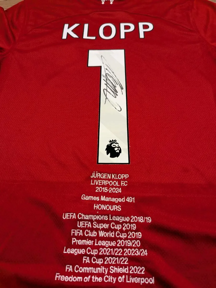 Jurgen Klopp honours signed Liverpool shirt - Image 2