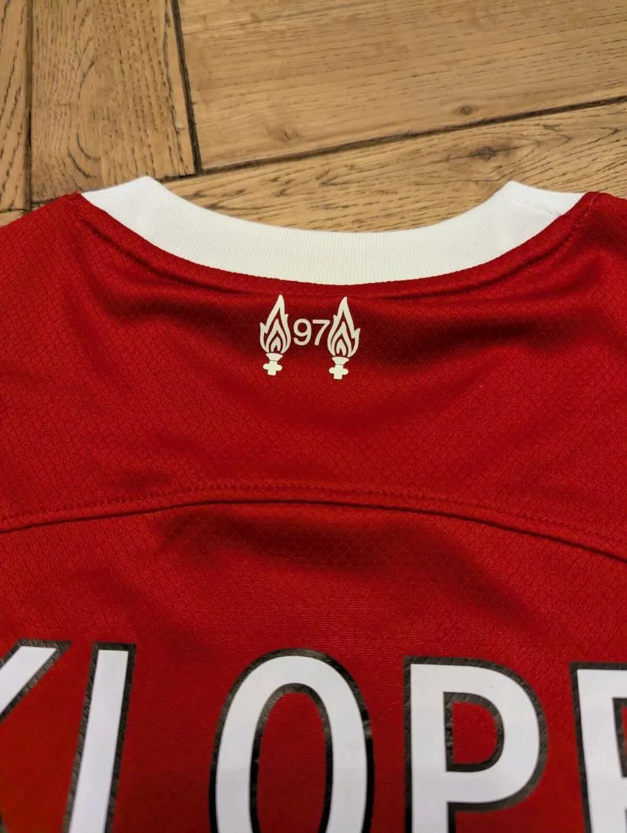 Jurgen Klopp honours signed Liverpool shirt - Image 3