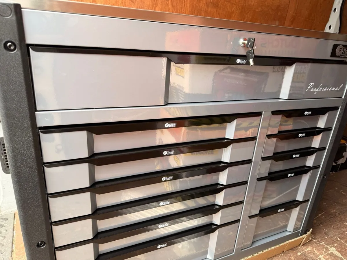 Brand new heavy duty 12 drawer tool chest - Image 1