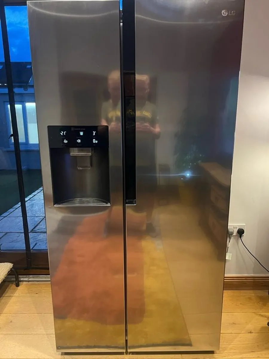 LG American style fridge freezer - Image 1