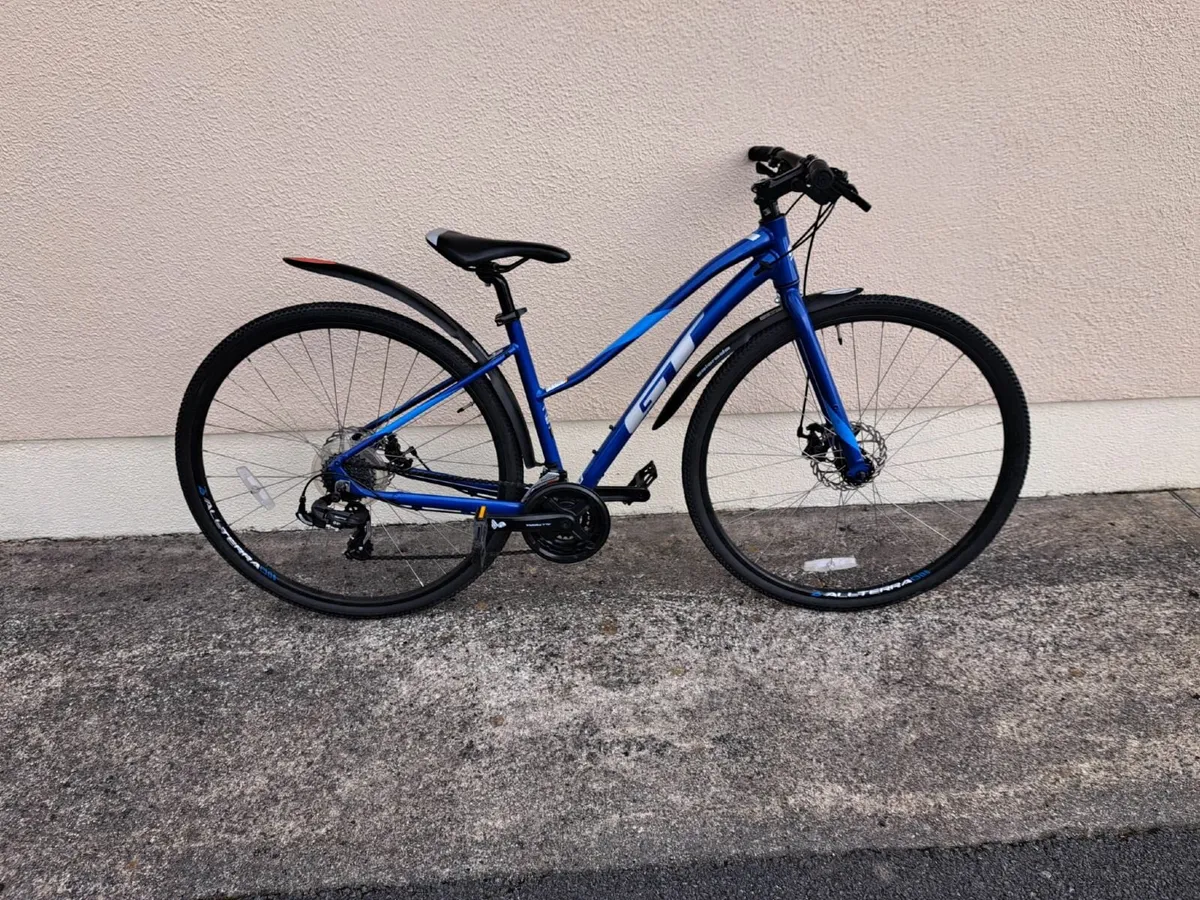 Medium size hybrid - immaculate condition - Image 1