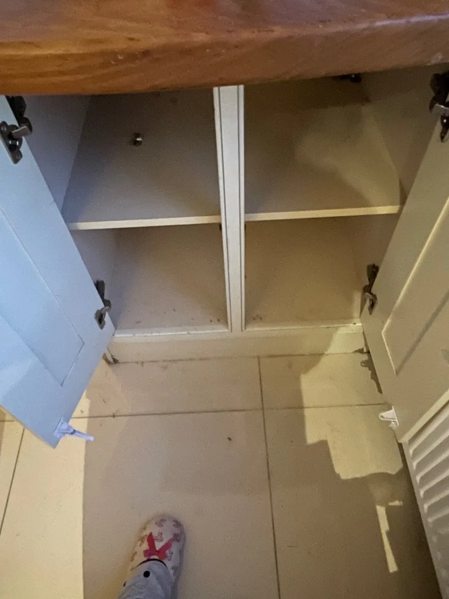 Kitchen island - Image 2