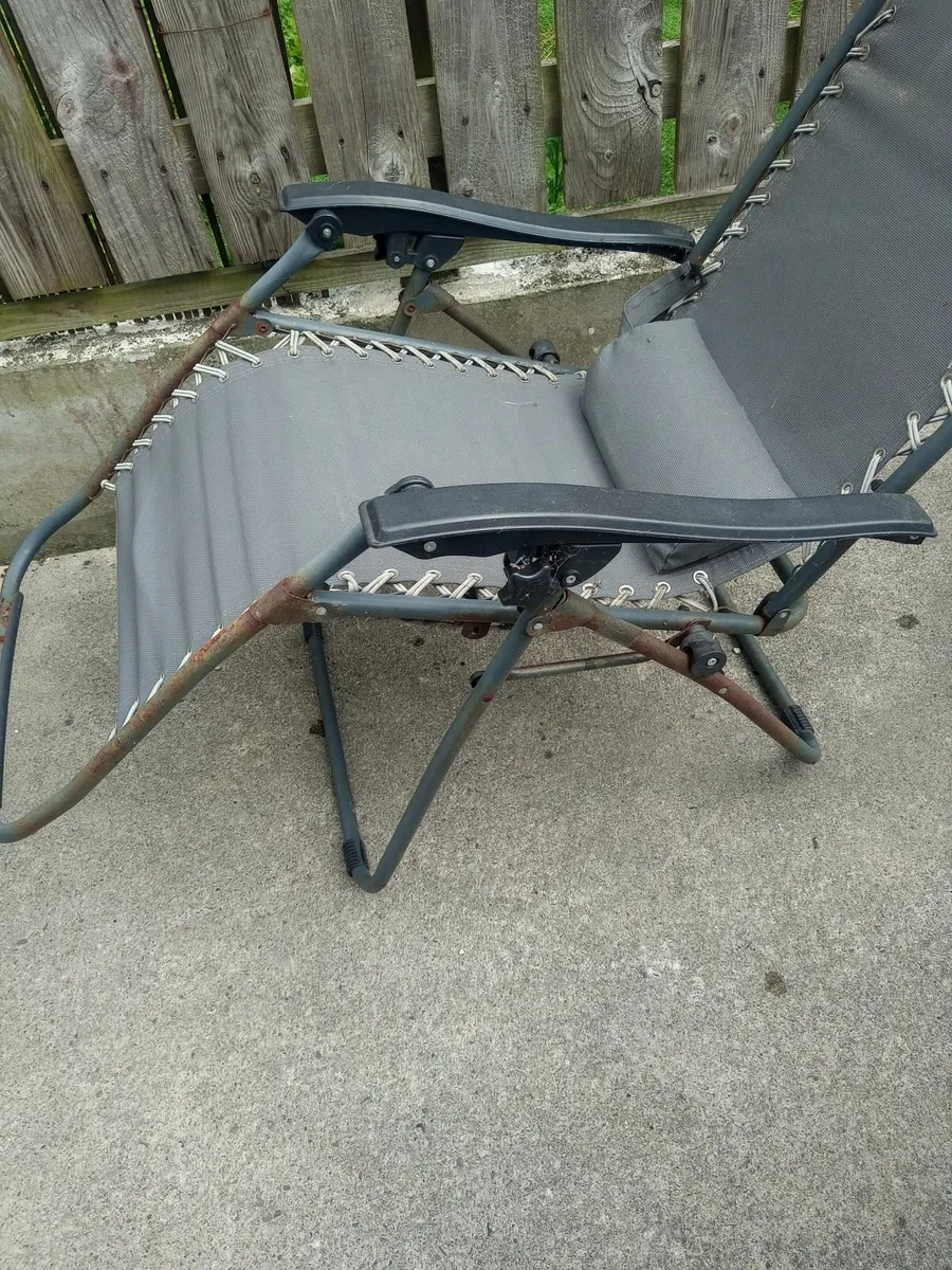 2 matching sun loungers - Image 2