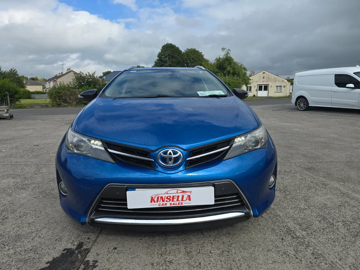Toyota Auris 1.8 PETROL HYBRID  2015 - Image 2