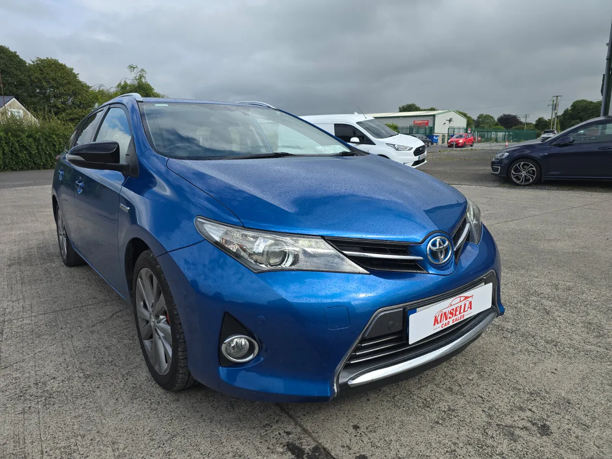 Toyota Auris 1.8 PETROL HYBRID  2015 - Image 3