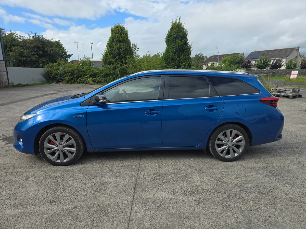 Toyota Auris 1.8 PETROL HYBRID  2015 - Image 4
