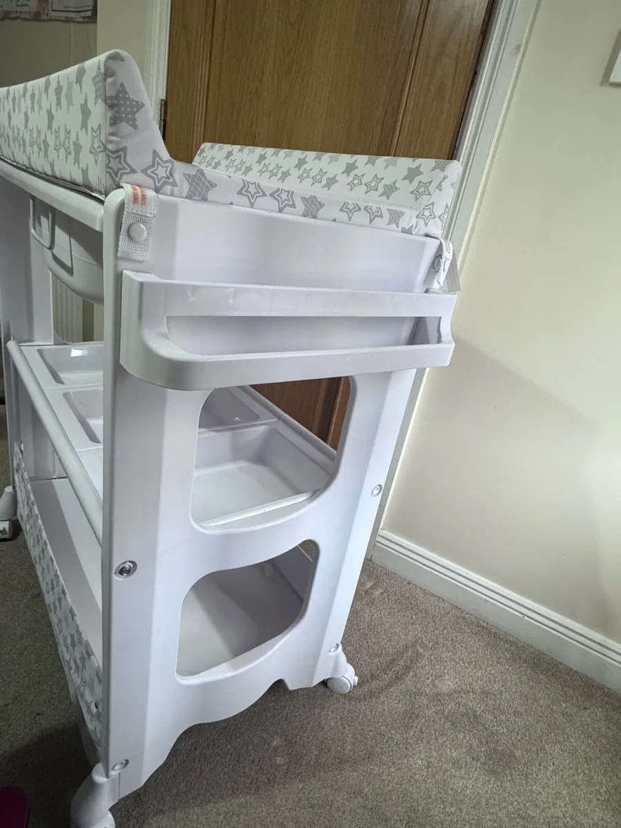 Baby changing Table - Image 2