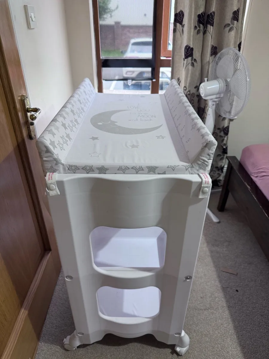 Baby changing Table - Image 4