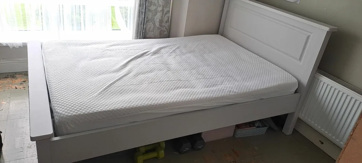 Bed and wardrobe - Image 1