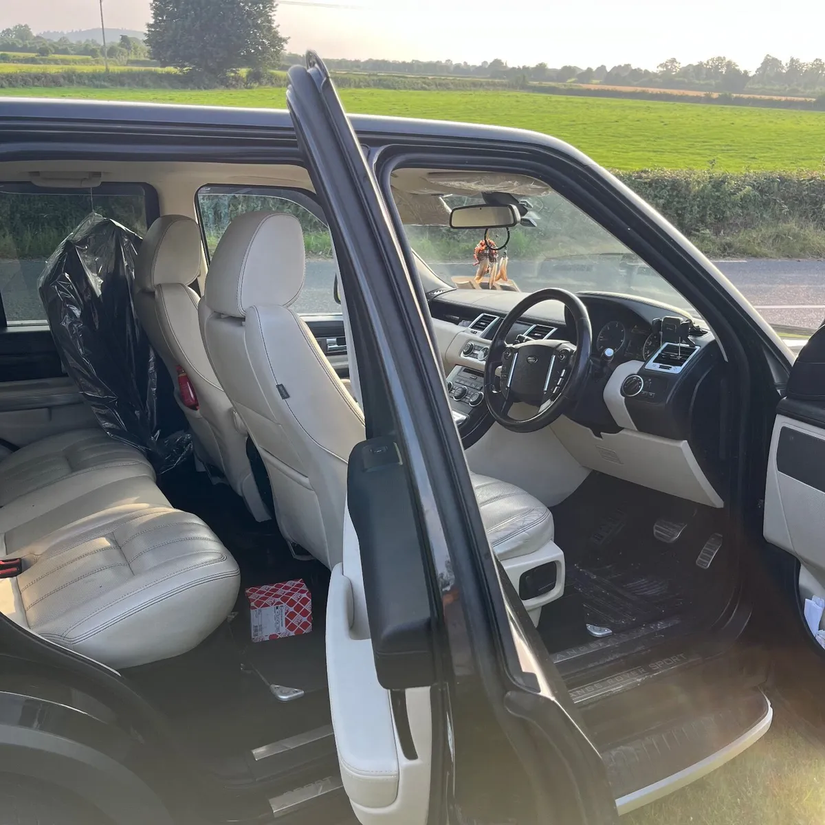 Range Rover 2012 Crewcab - Image 2