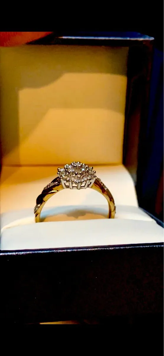 Natural real diamond 9ct gold cluster ring…size N - Image 3