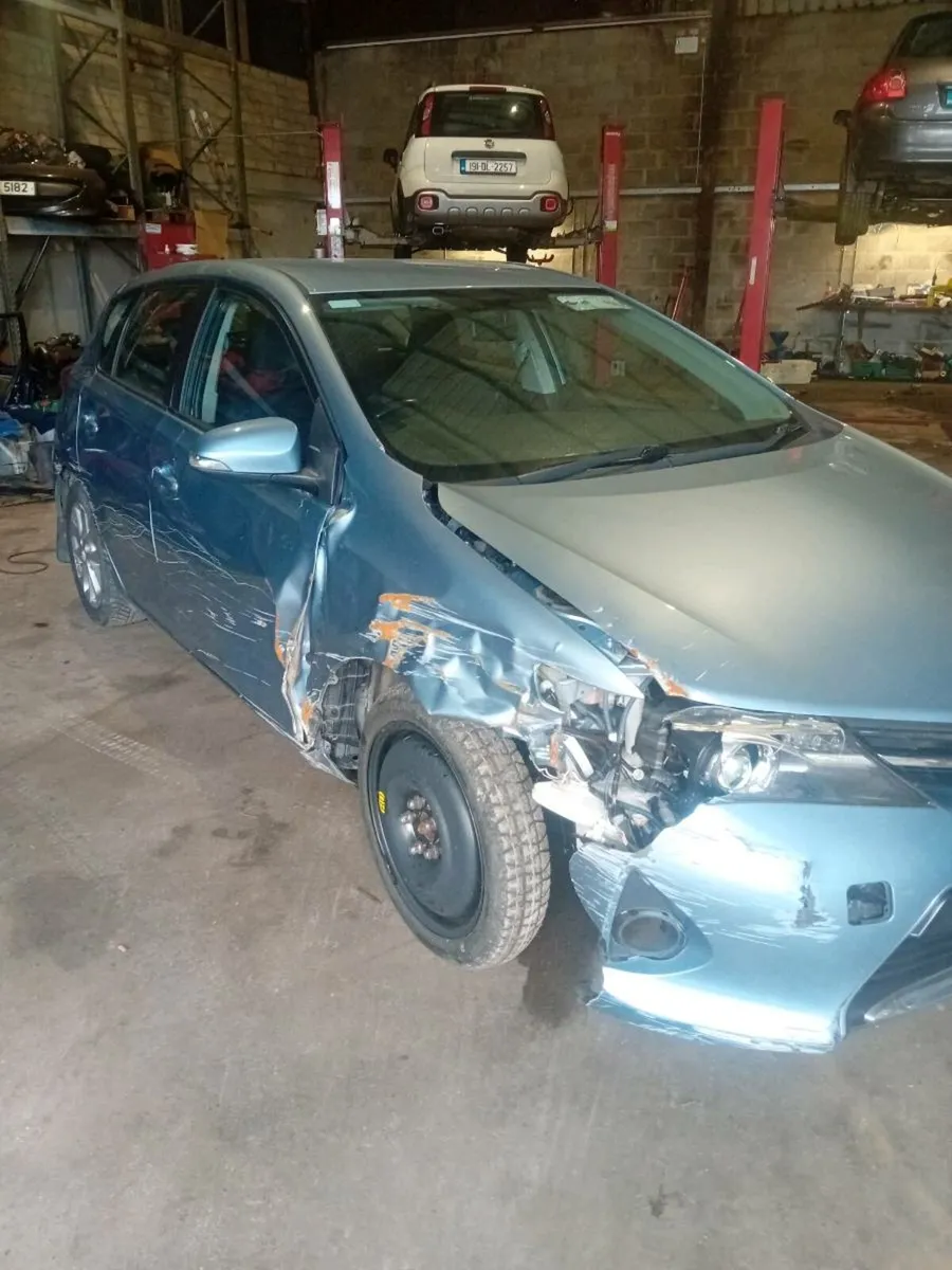 2014 Toyota Auris 1.4 d4d - Image 3
