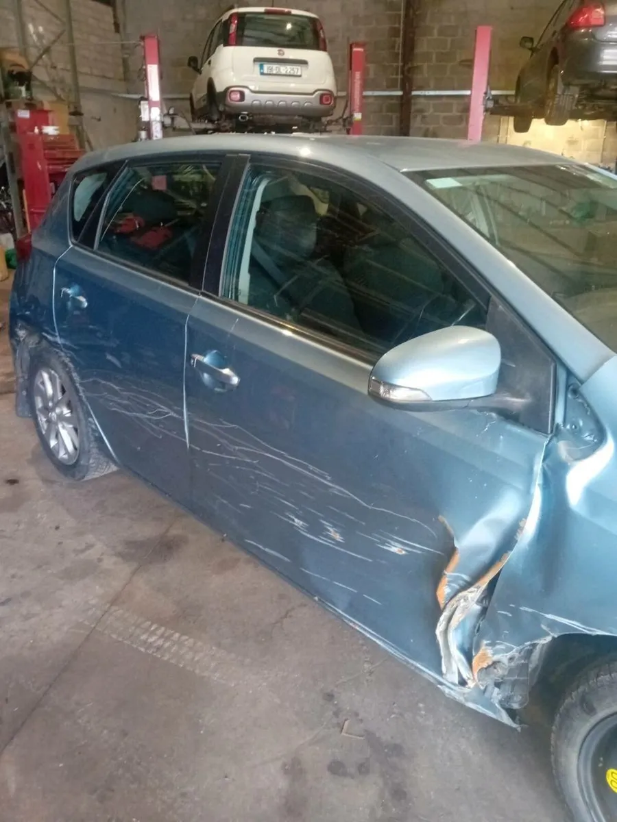 2014 Toyota Auris 1.4 d4d - Image 4
