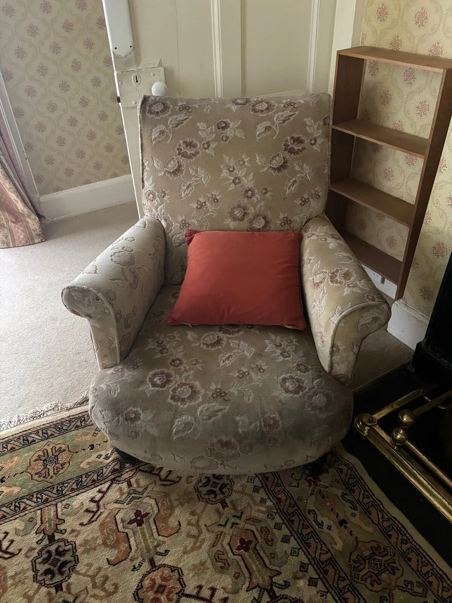 Sofa and arm chairs - Image 2