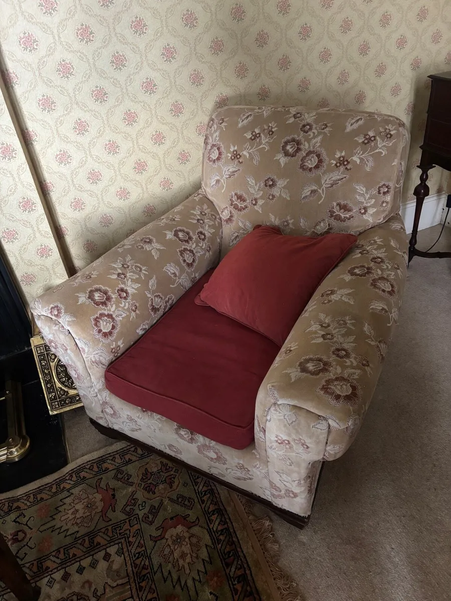 Sofa and arm chairs - Image 3