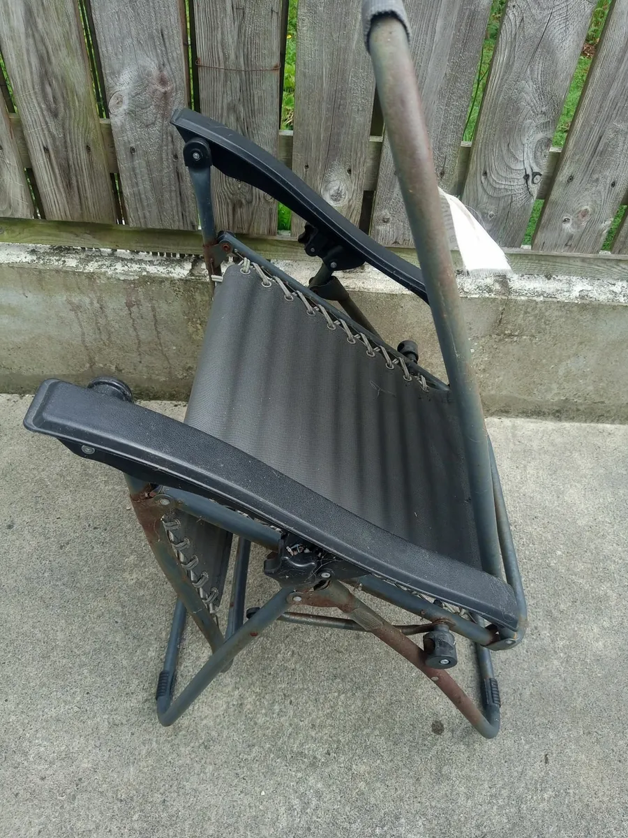 2 matching sun loungers - Image 3
