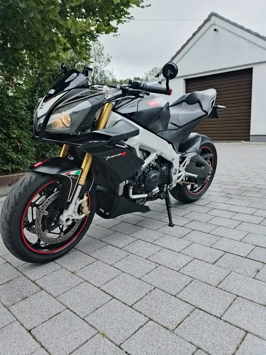 Aprilia Tuono V4 2013 - Image 1