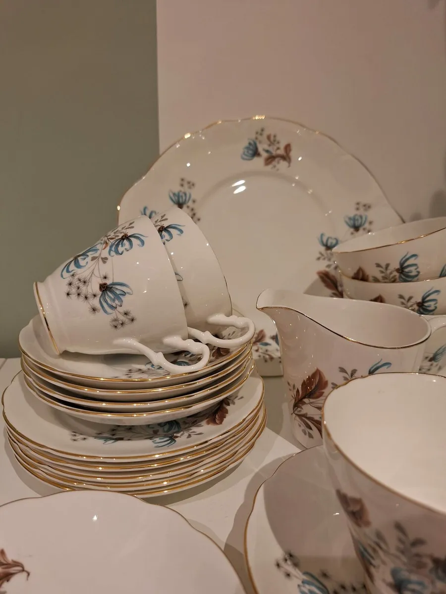 Beautiful Royal Ascot fine bone china tea set - Image 2