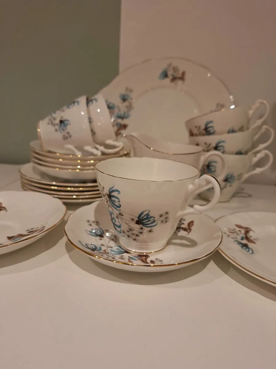 Beautiful Royal Ascot fine bone china tea set - Image 1