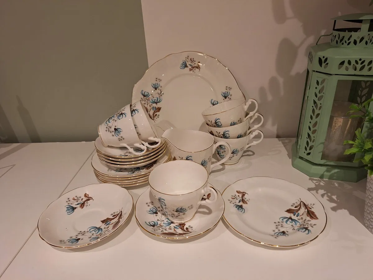 Beautiful Royal Ascot fine bone china tea set - Image 3