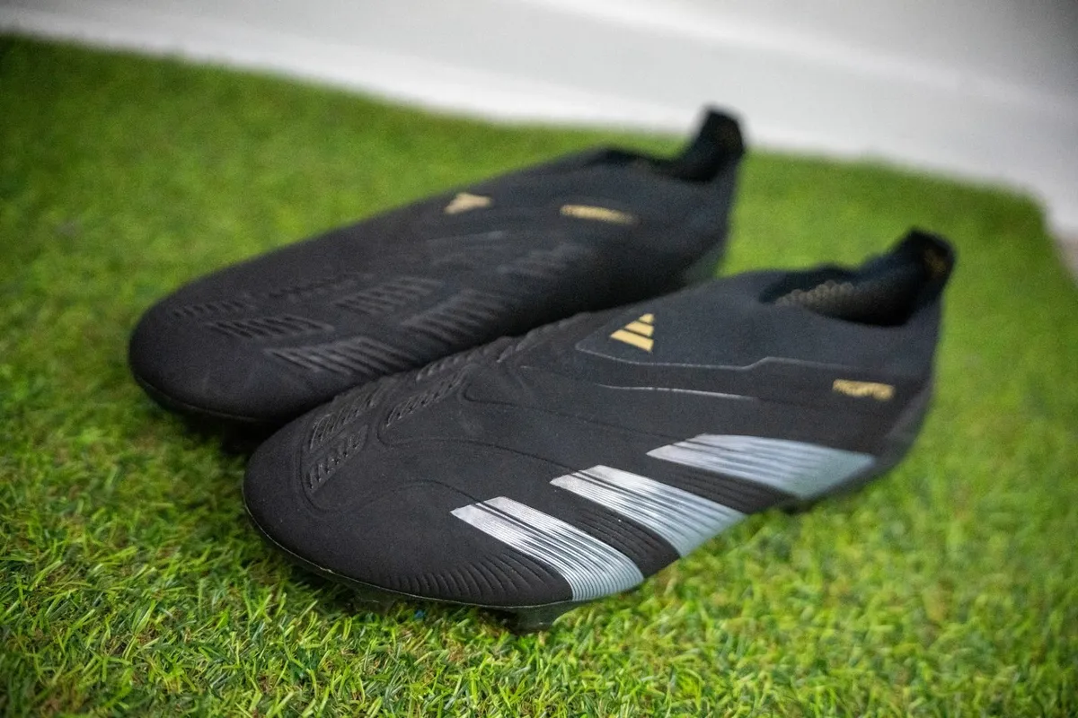 UK 12 Adidas Predator Elite Laceless FG Dark Spark - Image 1