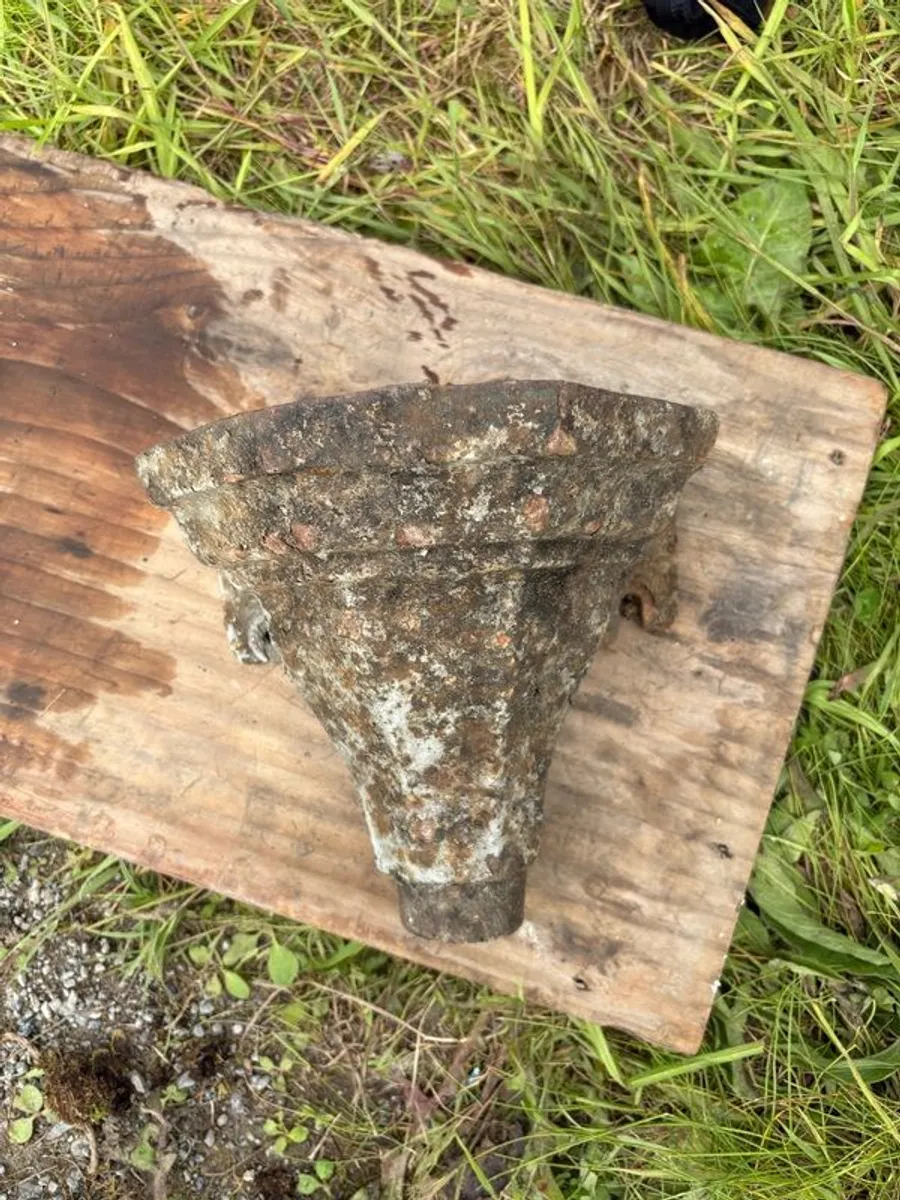 victorian cast iron hopper head - Image 2