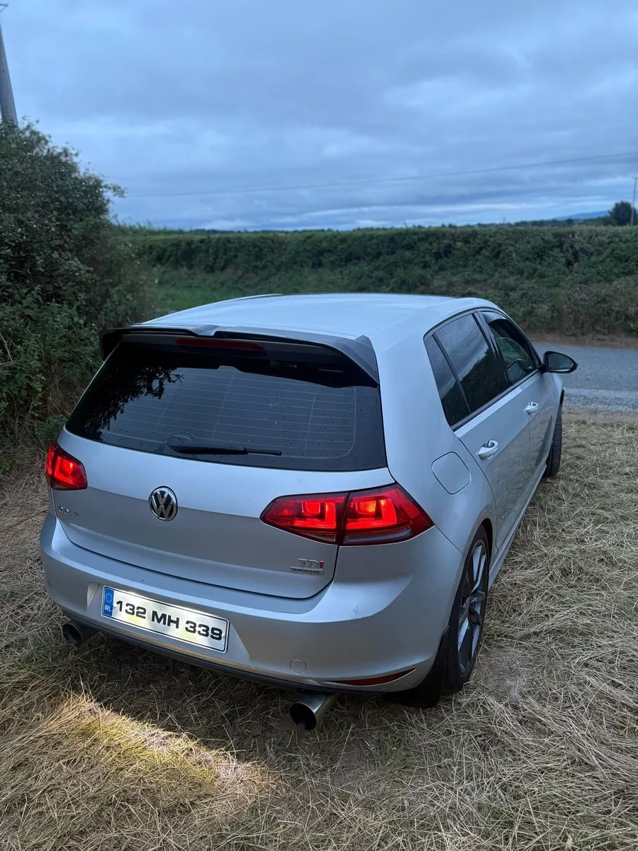 132 Volkswagen Golf - Image 2
