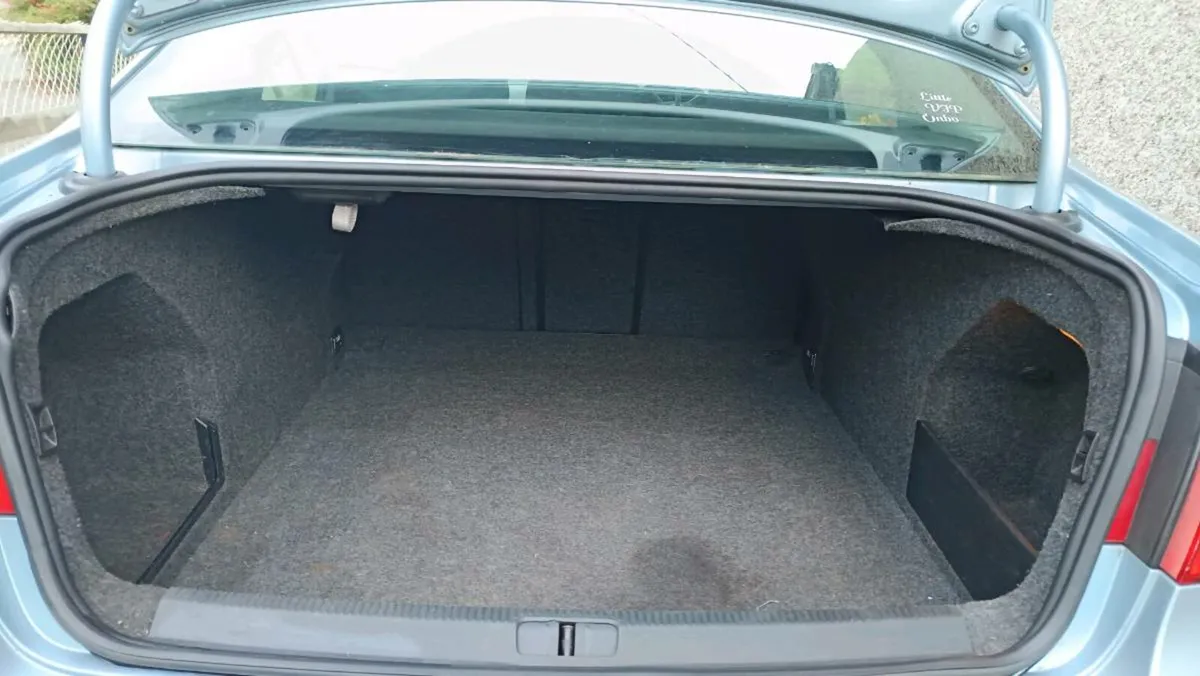 Car - Image 4