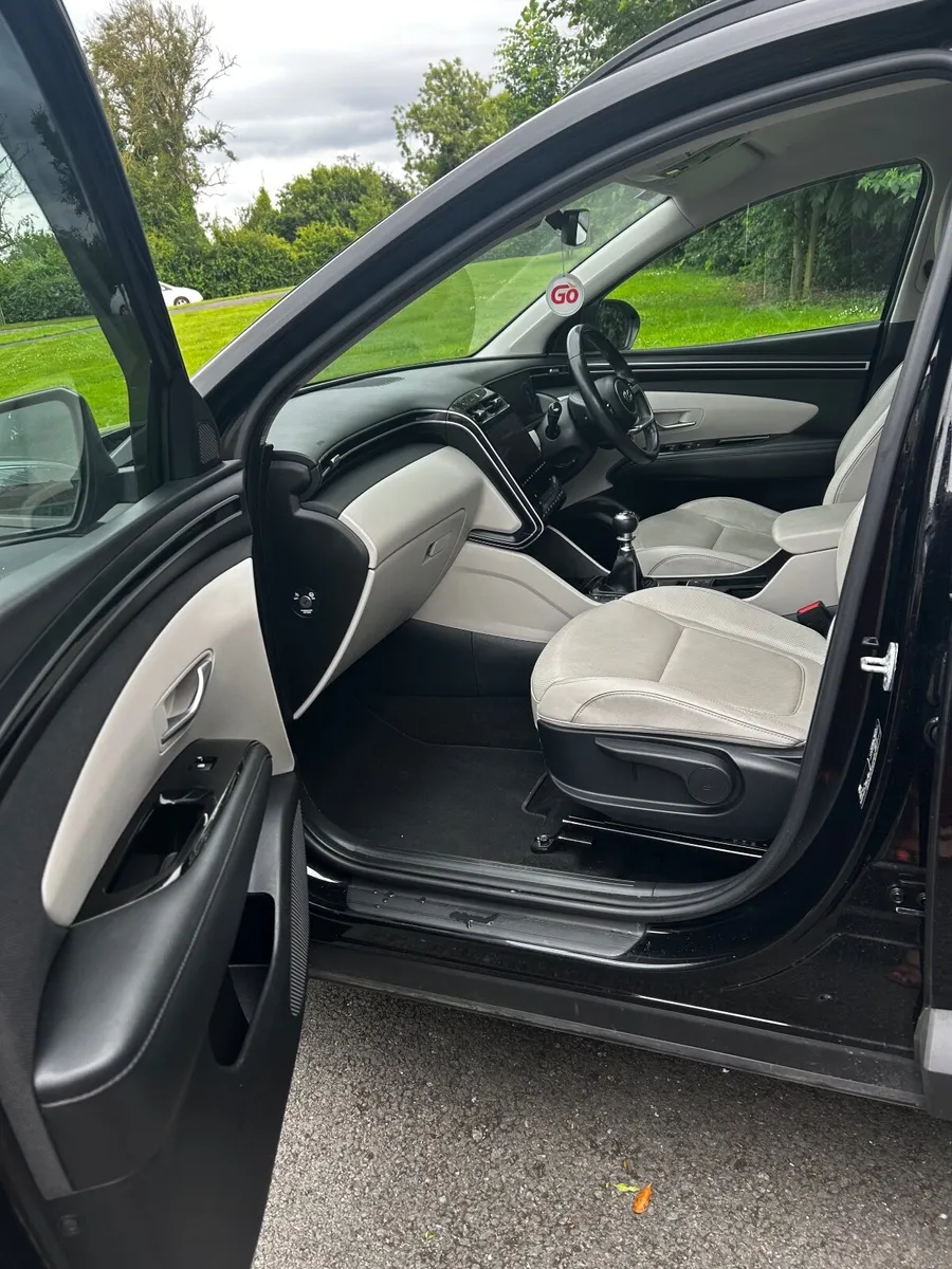 2021 Executive Plus Hyundai Tucson - Image 3