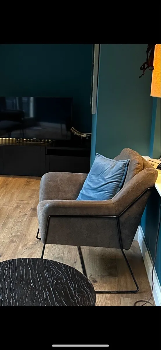 2 x armchairs - Image 1