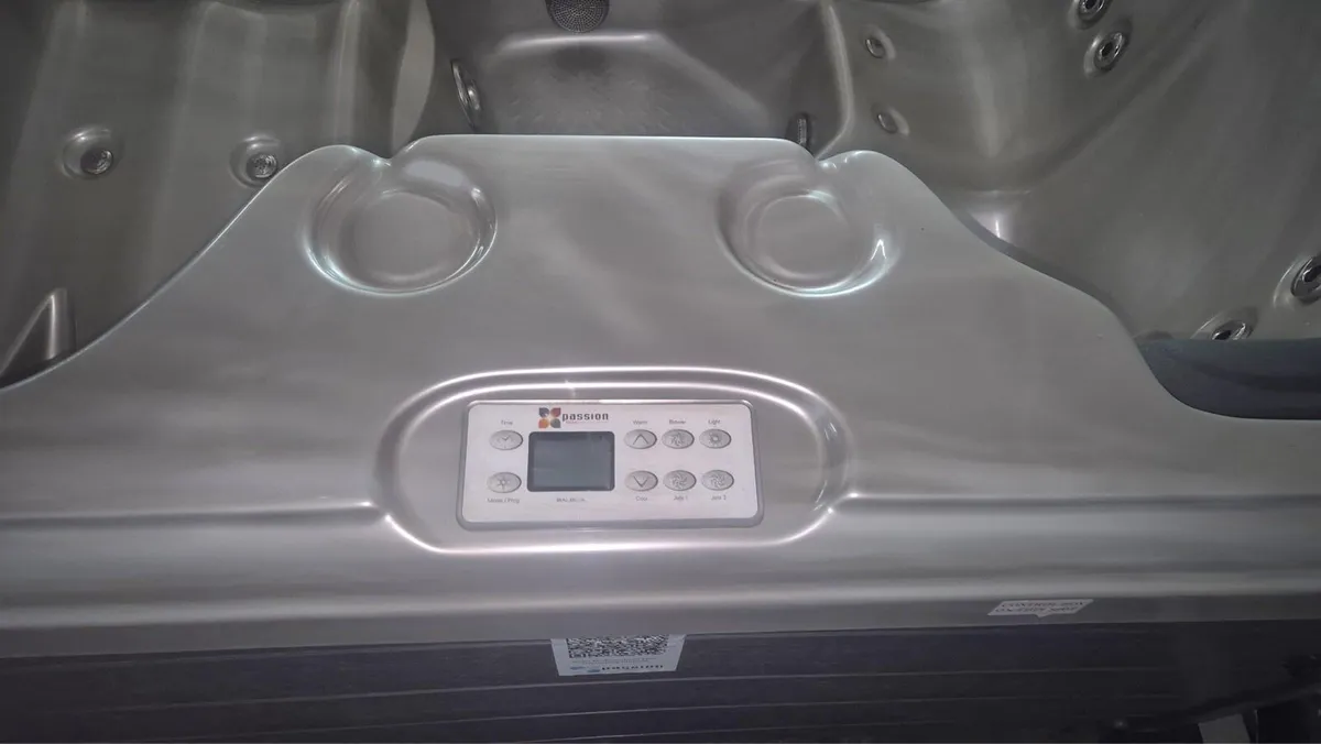 Hot tub - Image 2