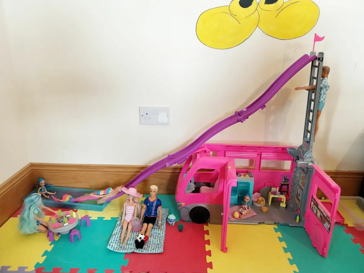 Barbie Camper with Dolls - Image 2
