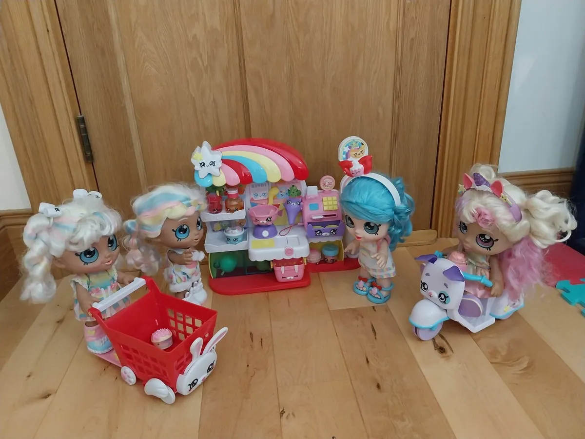 4 Kindi Kids with Scooter, Trolley & Shop